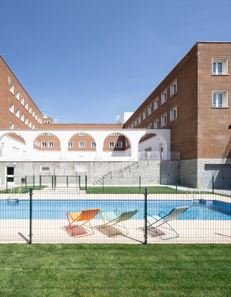 colegio-mayor-residencia-miguel-antonio-caro-madrid-header-mobile-760x980-1